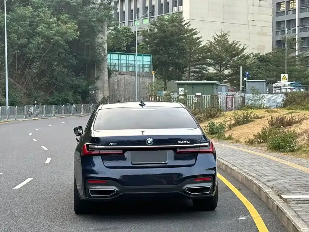 BMW 7 Series 2021 из CN, фото 9