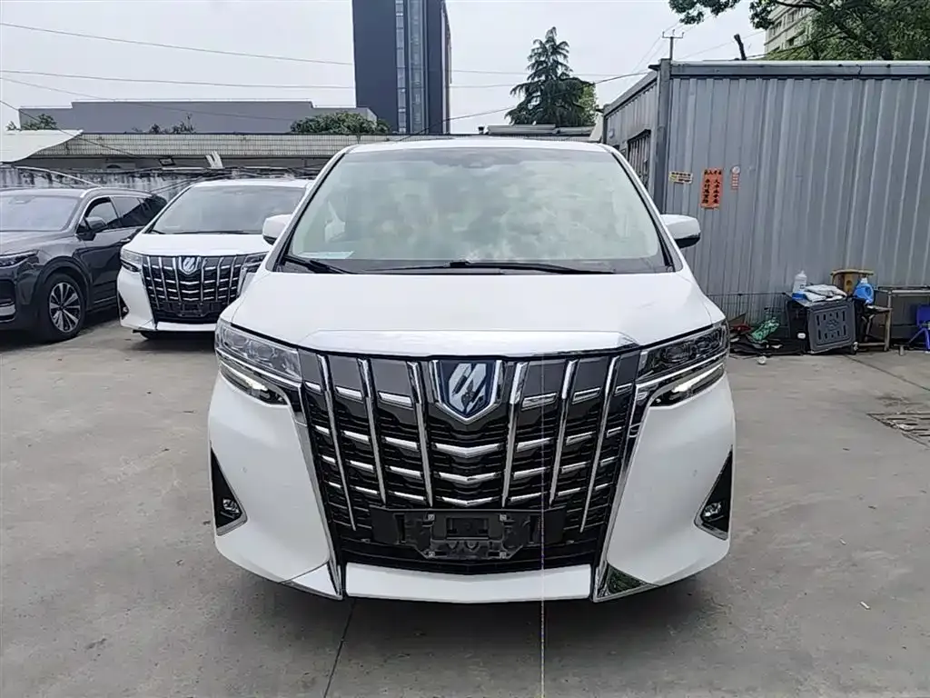 Toyota Alphard — фото 5