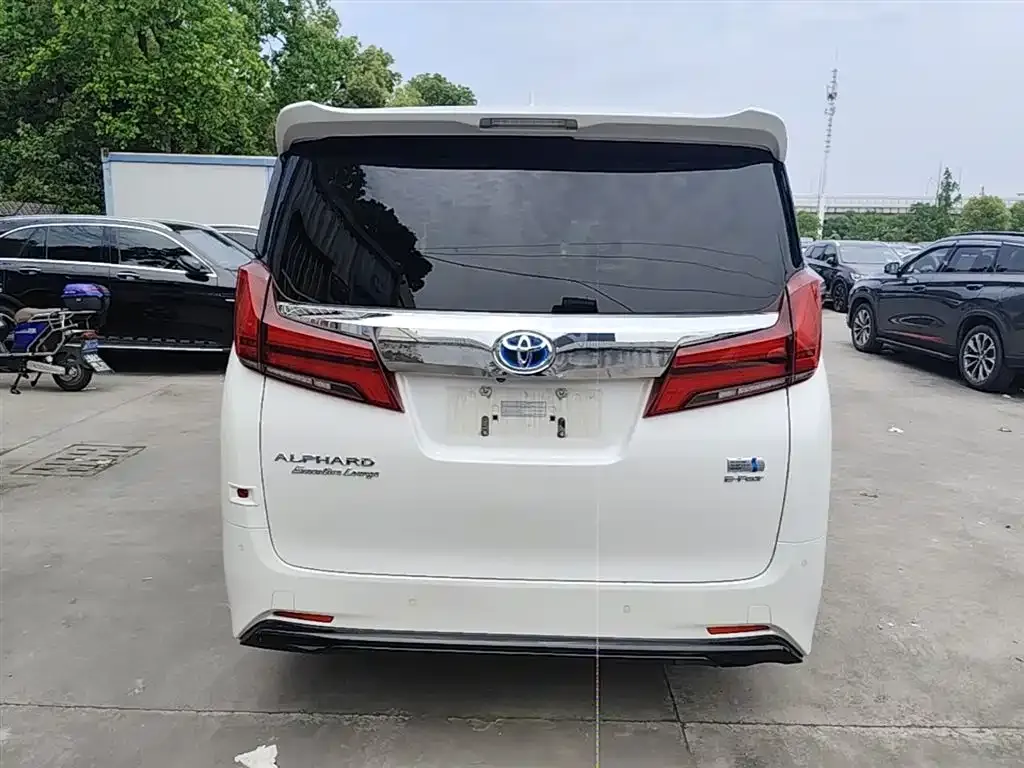 Toyota Alphard — фото 6