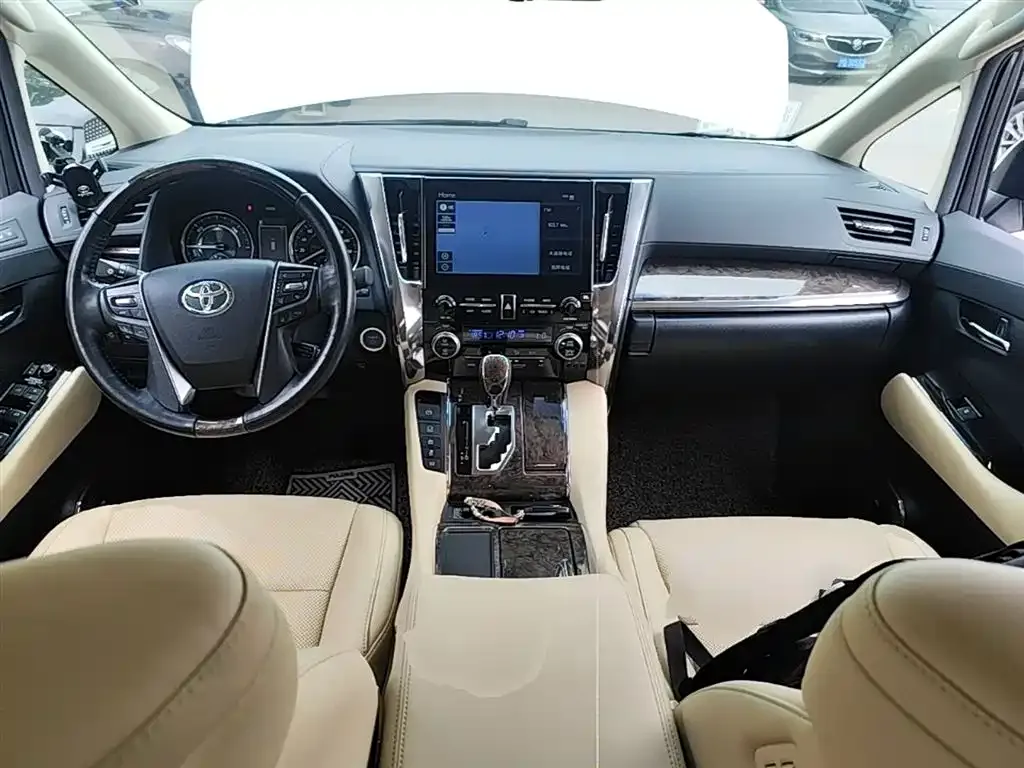 Toyota Alphard — фото 10