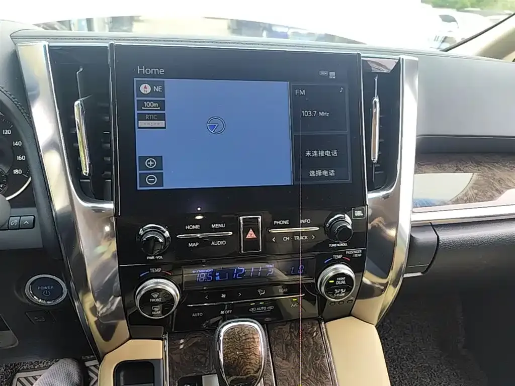Toyota Alphard — фото 2