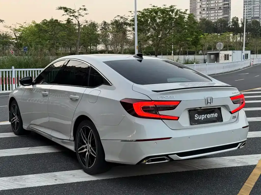 Honda Accord — фото 8