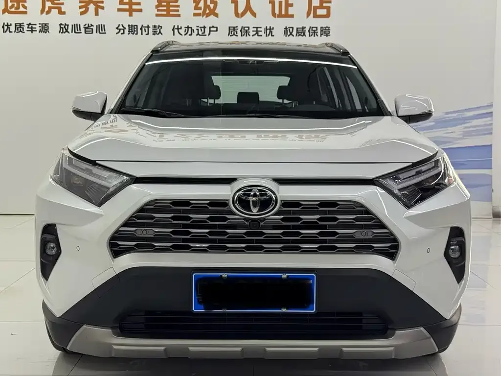 Toyota RAV4 — фото 1