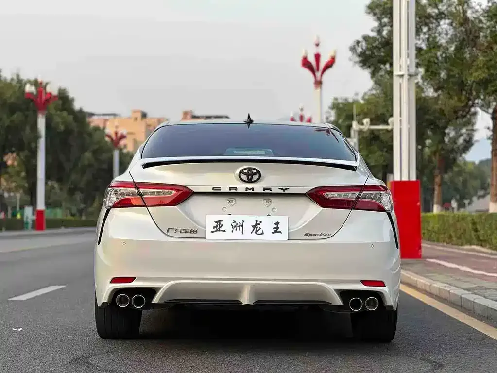Toyota Camry — фото 6