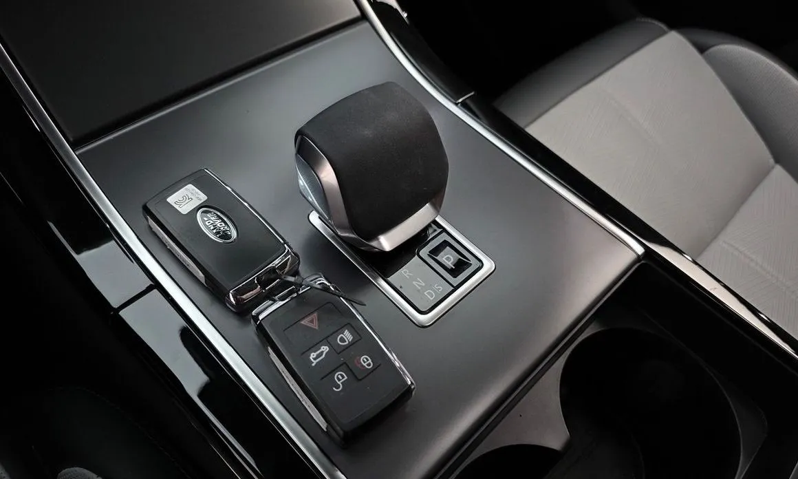 Land Rover Range Rover Velar 2025 из KR, фото 9