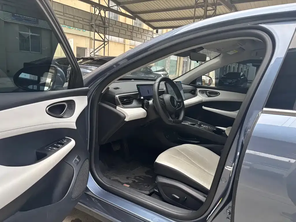 BYD Seal 05 DM-i — фото 9