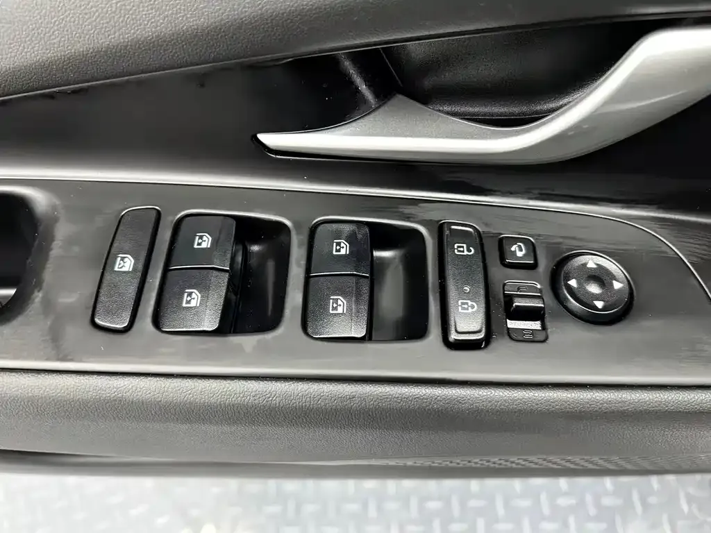Hyundai Elantra — фото 6