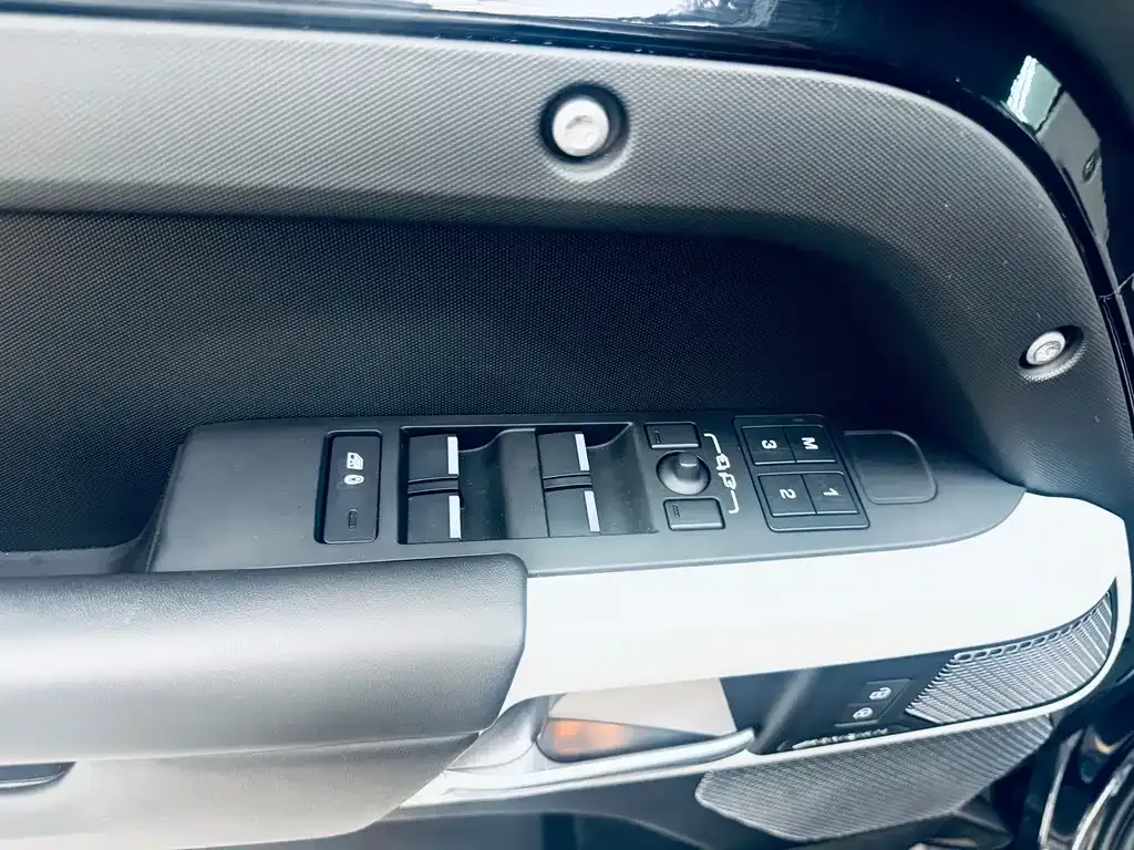 Land Rover Defender — фото 10