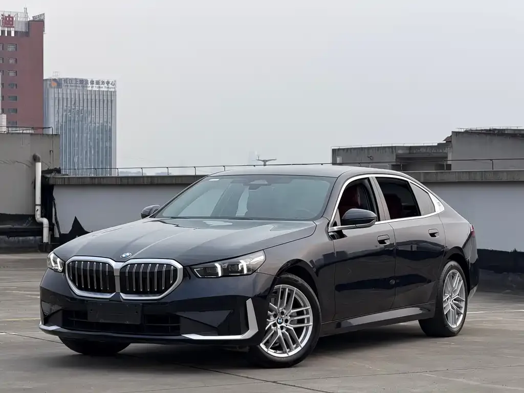BMW 5 Series — фото 1
