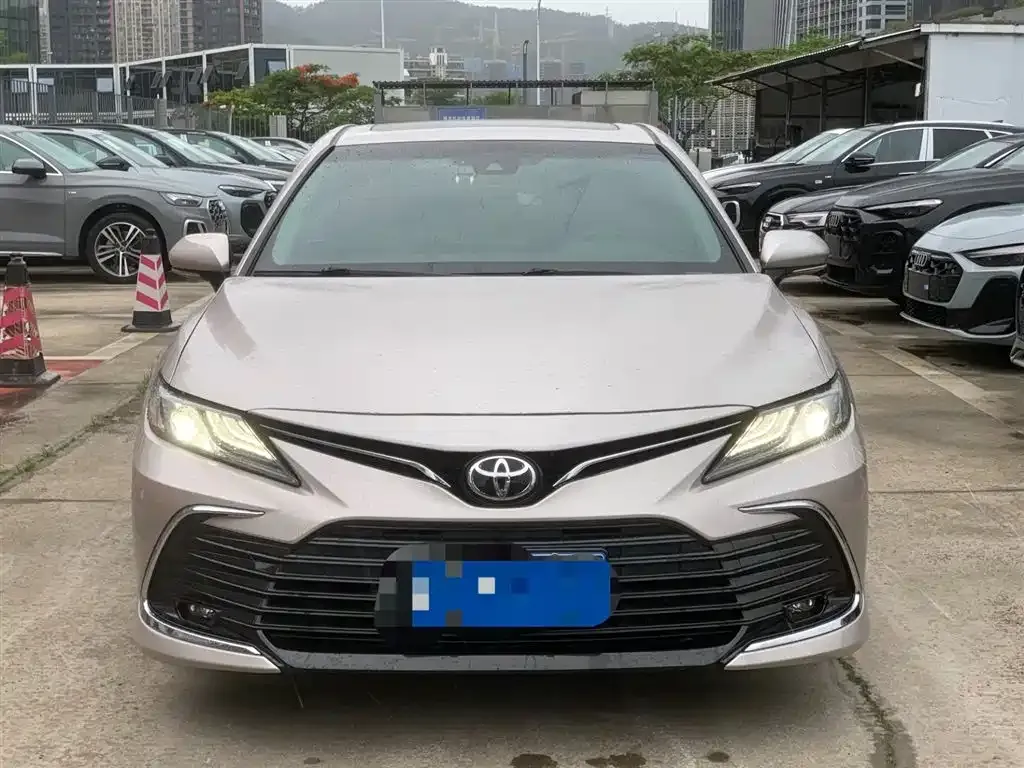 Toyota Camry — фото 5