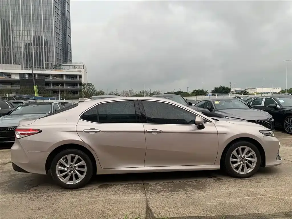 Toyota Camry — фото 10