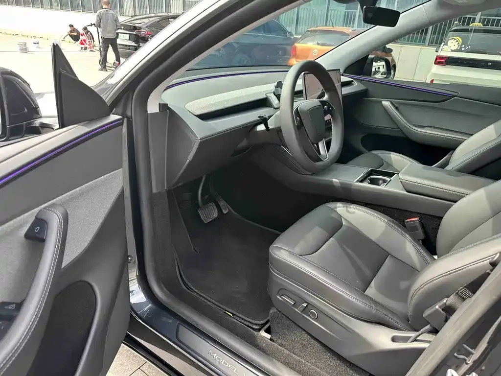 Tesla Model Y — фото 8