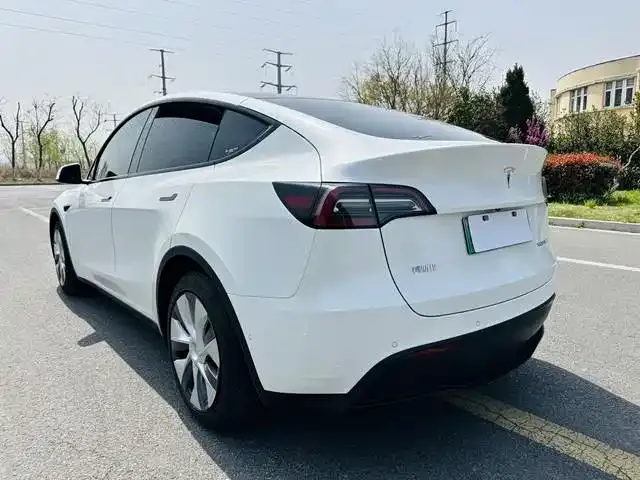 Tesla Model Y — фото 5