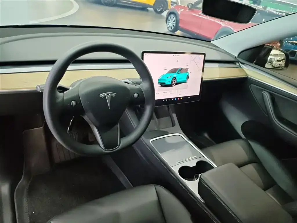 Tesla Model Y — фото 3