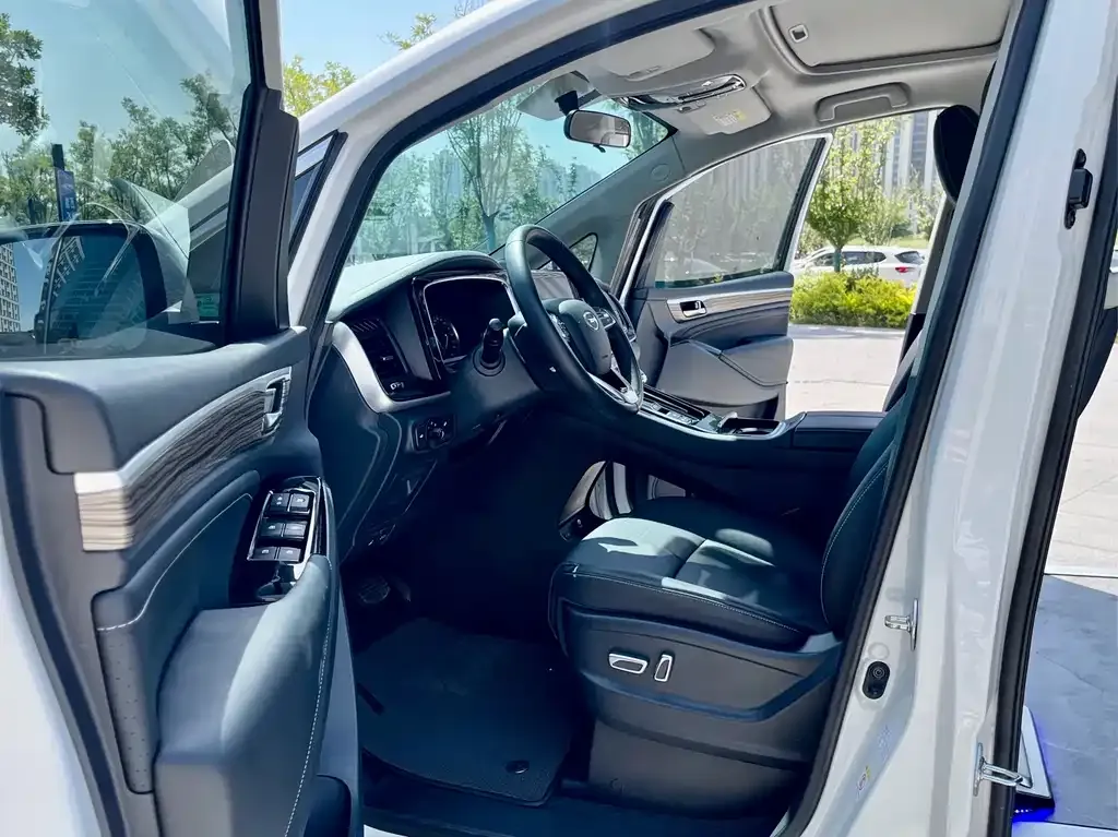 GAC Motor Trumpchi M8 — фото 2