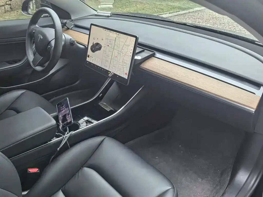 Tesla Model 3 — фото 3