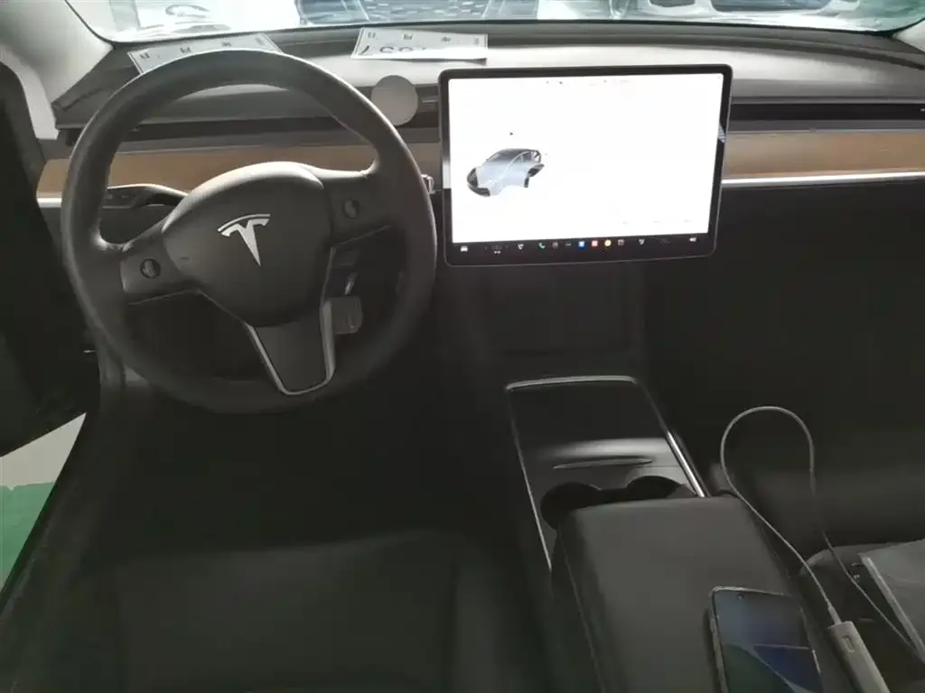 Tesla Model 3 — фото 2