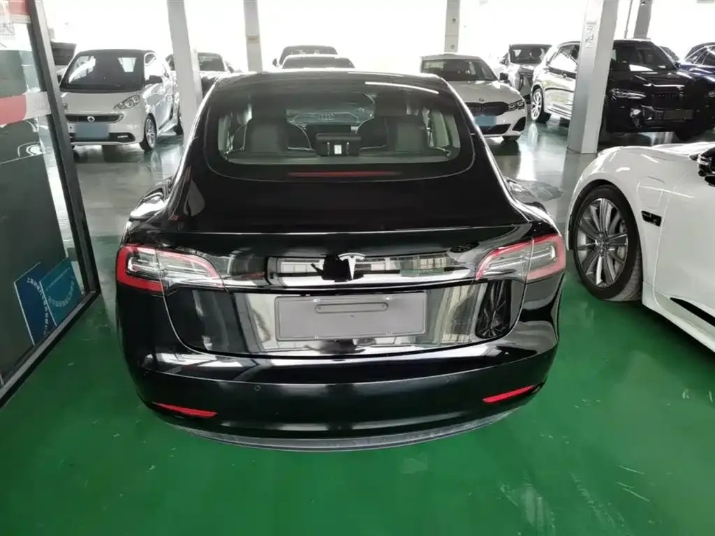 Tesla Model 3 — фото 6