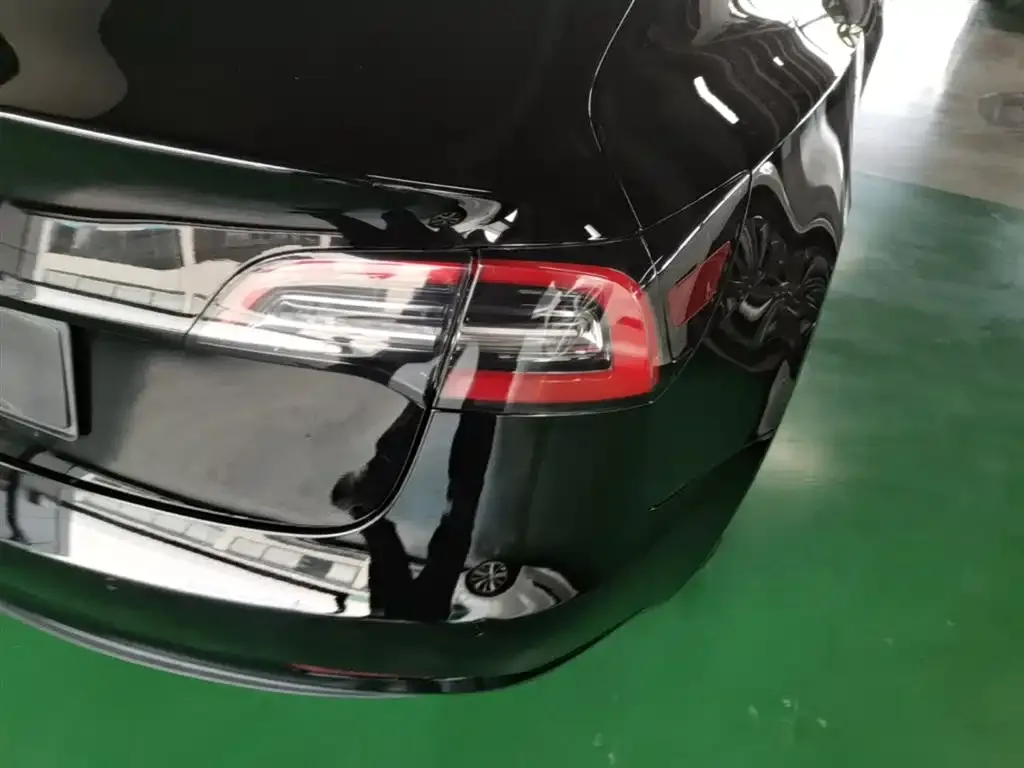 Tesla Model 3 — фото 10