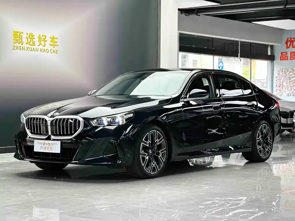 BMW 5 Series — фото 1