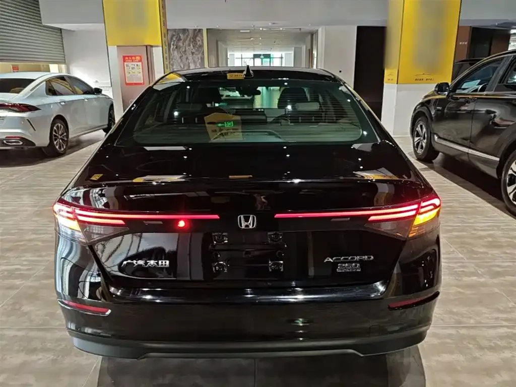 Honda Accord — фото 7
