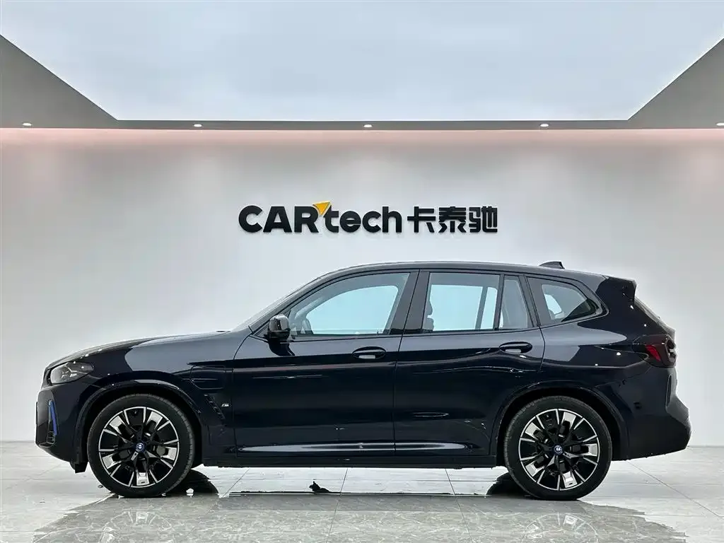 BMW iX3 — фото 3