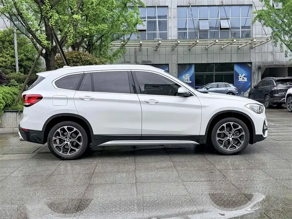 BMW X1 — фото 9