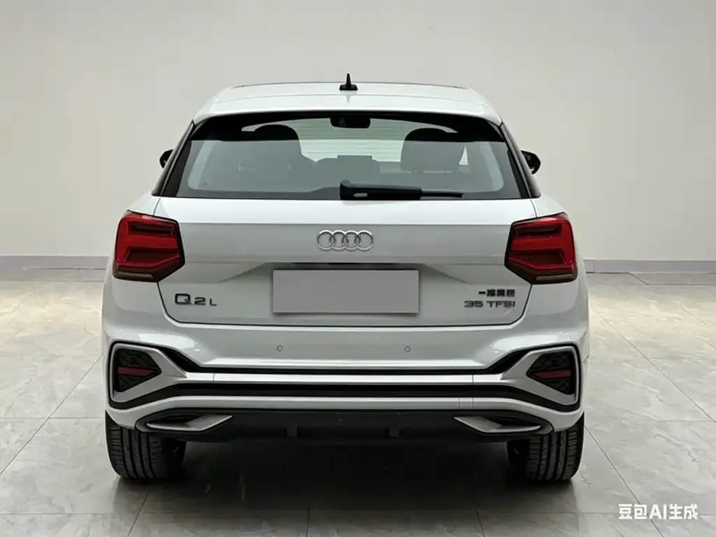 Audi Q2L — фото 7