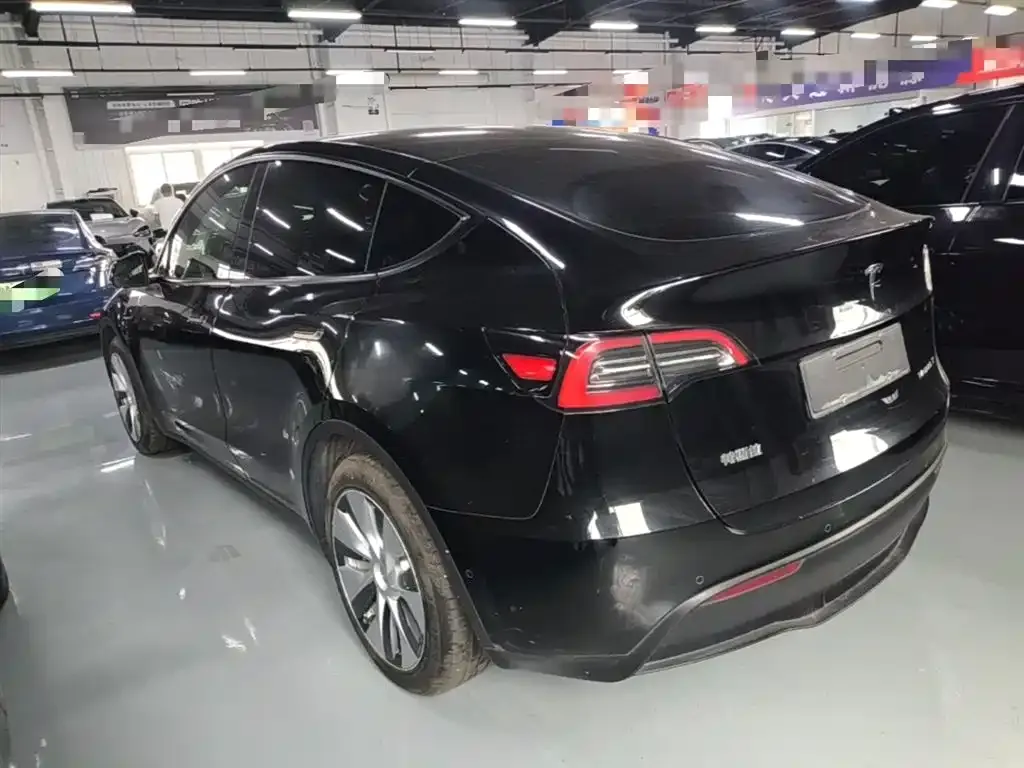 Tesla Model Y — фото 5