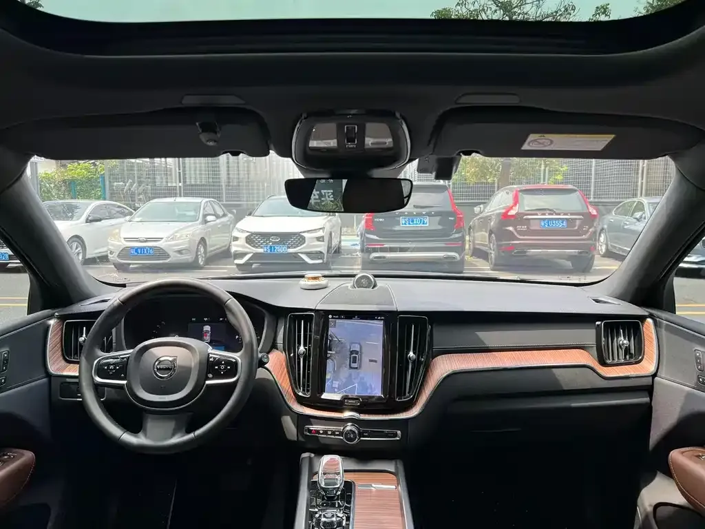 Volvo XC60 PHEV 2023 из CN, фото 7