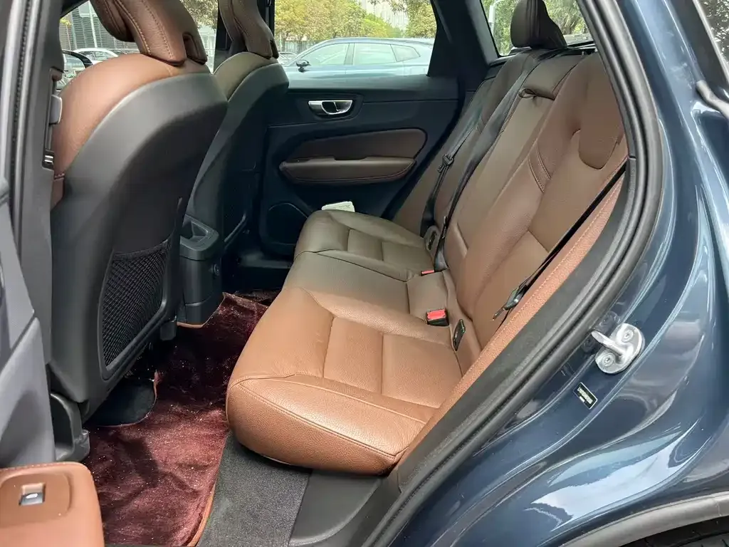 Volvo XC60 PHEV 2023 из CN, фото 4