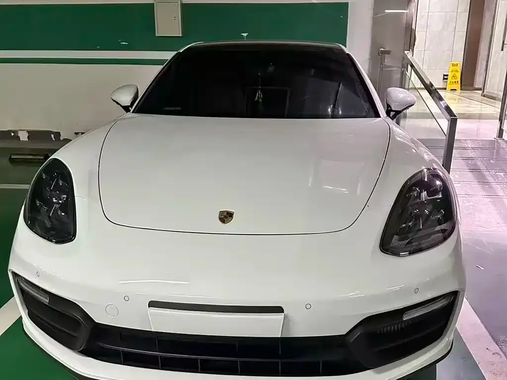 Porsche Panamera — фото 1