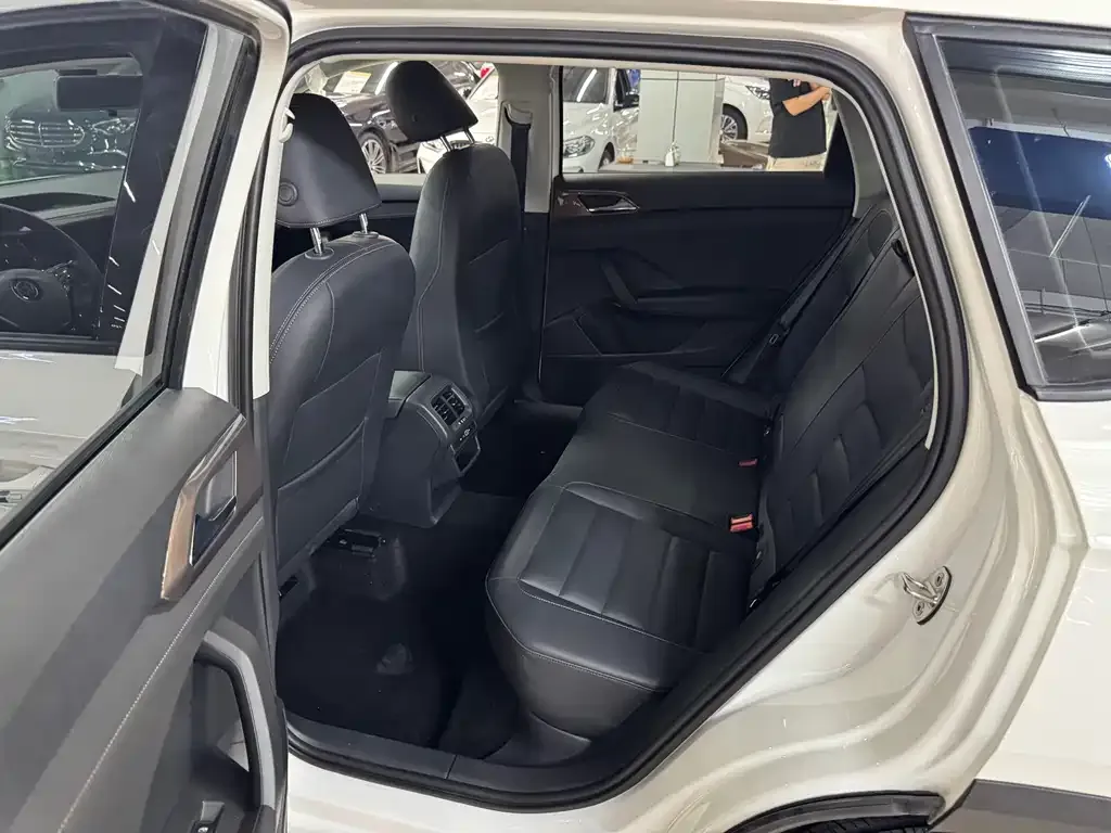 Volkswagen Tharu — фото 3