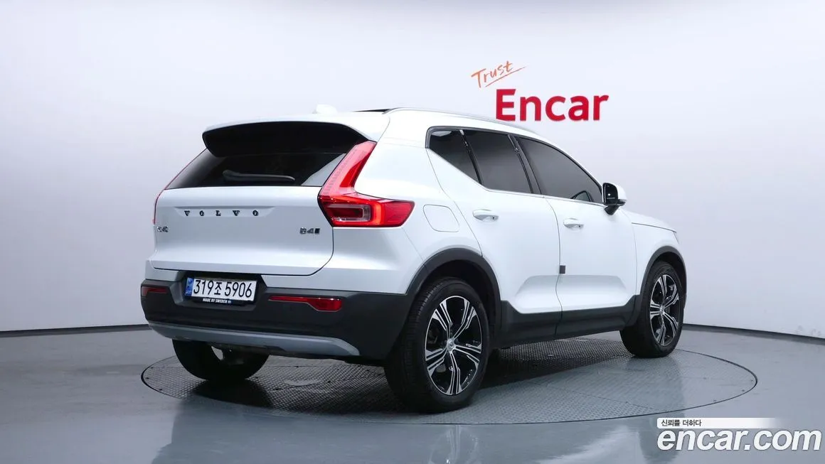 Volvo XC40 — фото 4