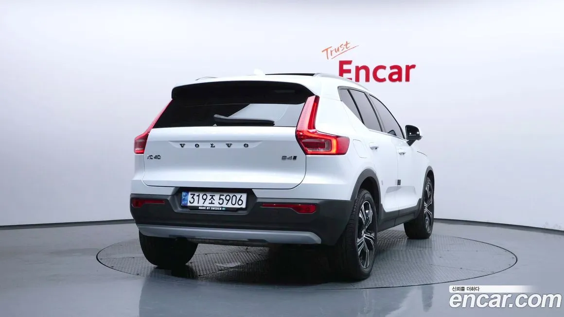 Volvo XC40 — фото 6