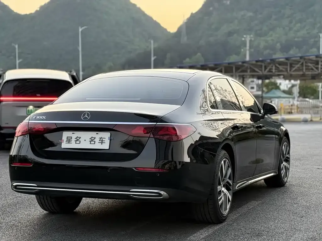Mercedes-Benz E-Class — фото 10