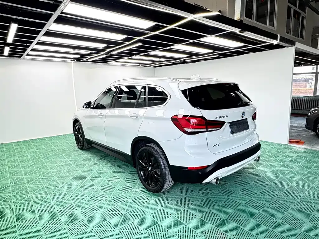 BMW X1 — фото 9