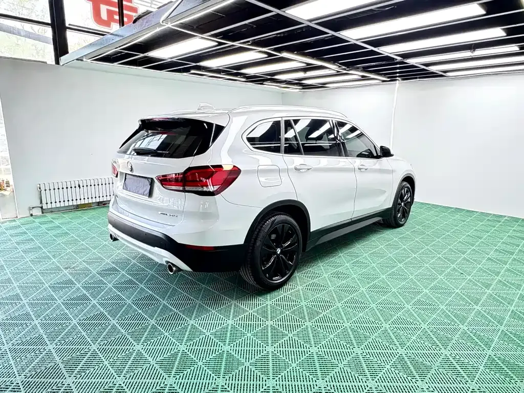 BMW X1 — фото 10