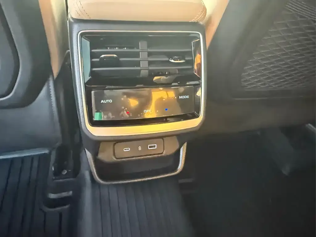 Geely Xingyue L 2025 из CN, фото 3