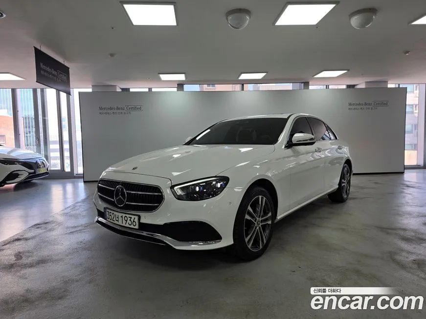 Mercedes-Benz E-Class — фото 1
