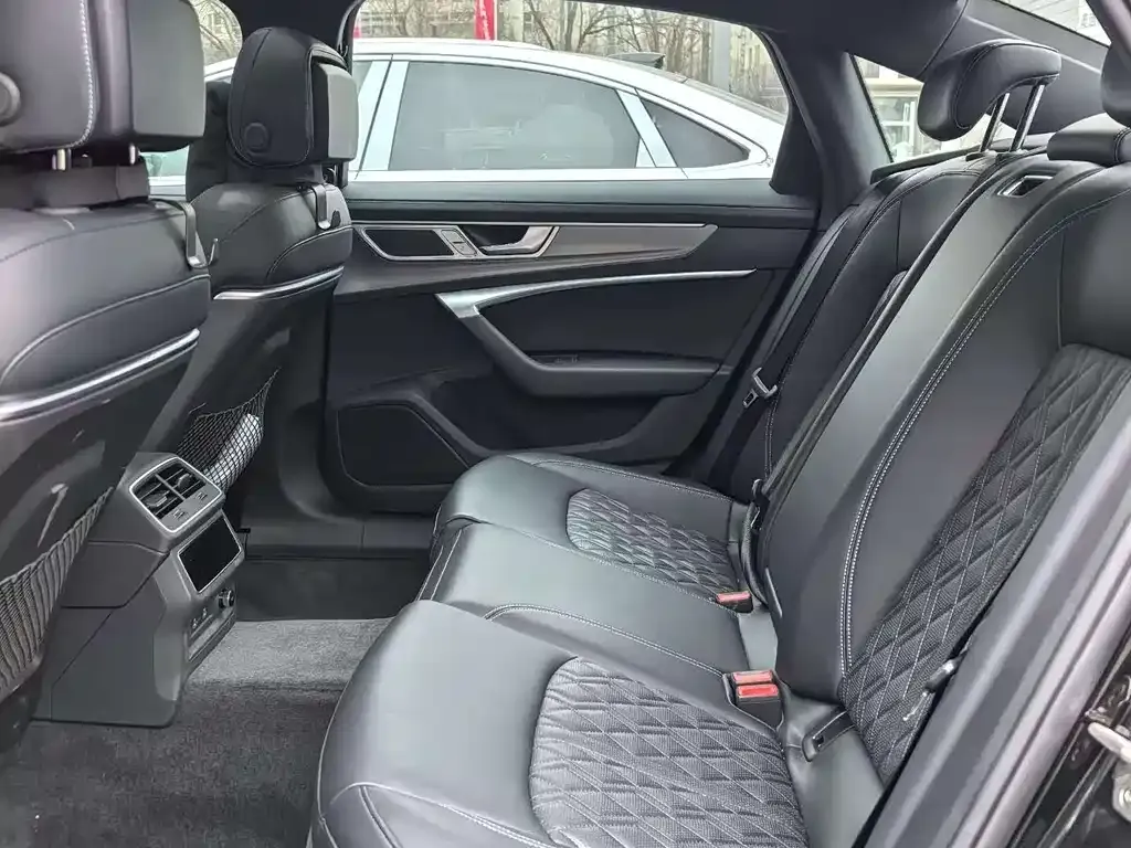 Audi A6L 2025 из CN, фото 5