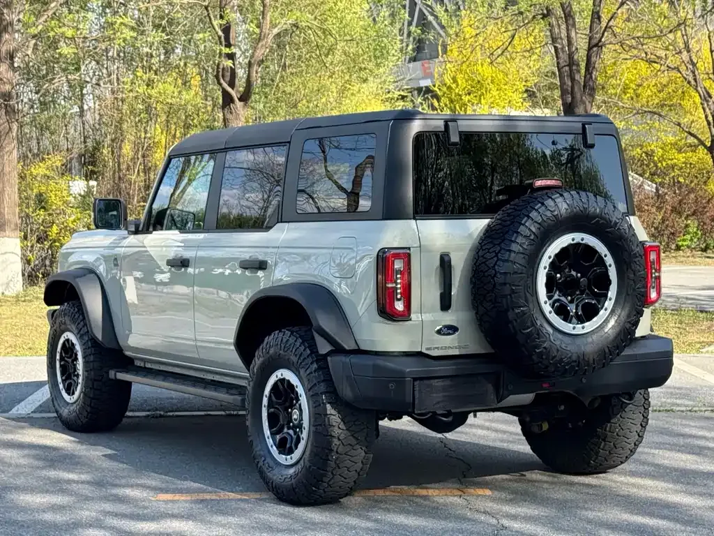 Ford Bronco — фото 10