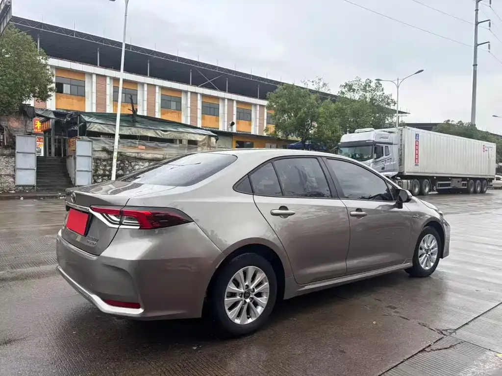Toyota Corolla — фото 3