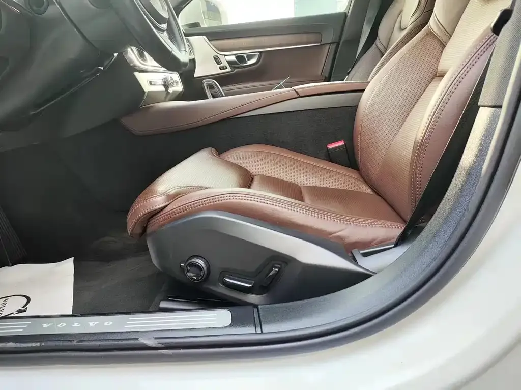 Volvo V90 2022 из CN, фото 8