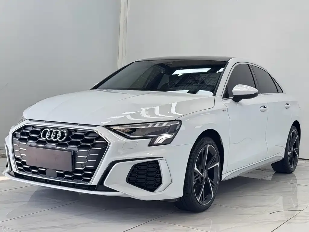 Audi A3 — фото 1