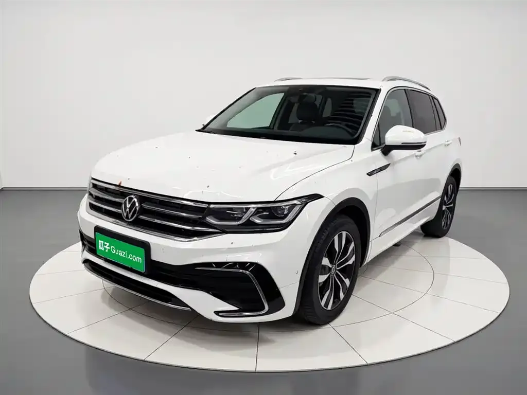 Volkswagen Tiguan L — фото 1