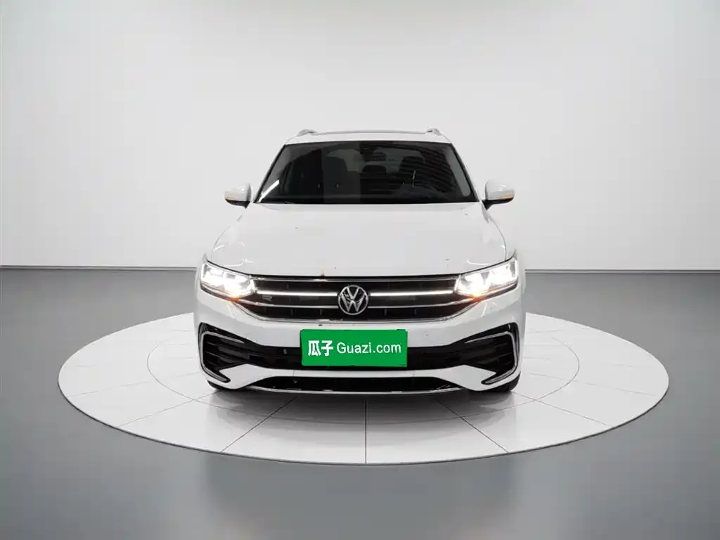 Volkswagen Tiguan L — фото 6