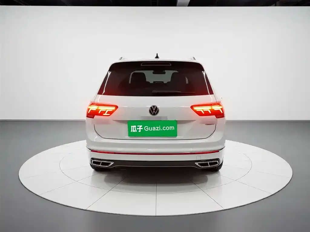Volkswagen Tiguan L — фото 2