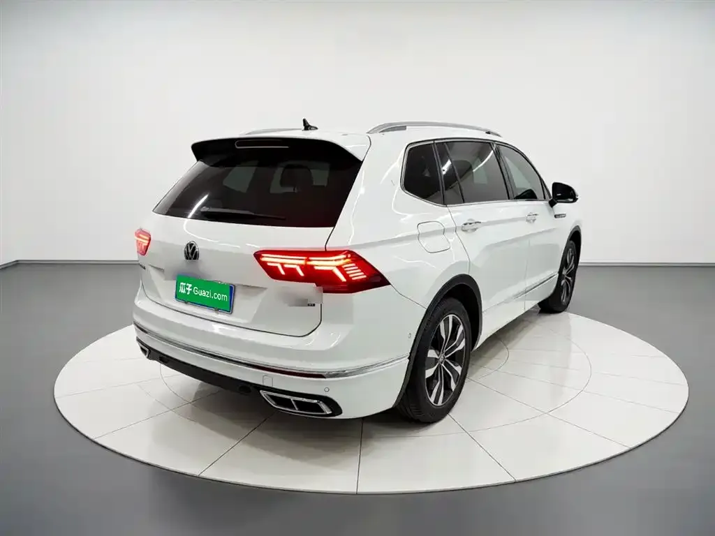 Volkswagen Tiguan L — фото 3