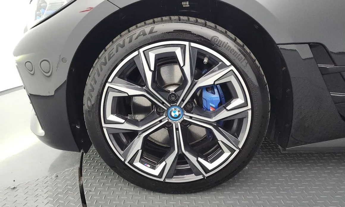 BMW i4 — фото 6